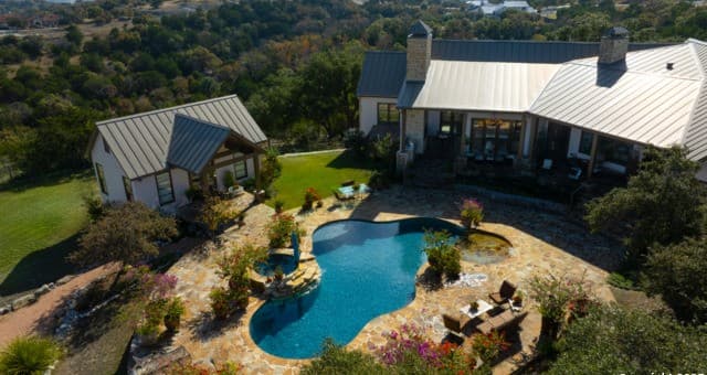 4-bedroom rental at 165 Painted Sky in Comfort, TX — photo 2