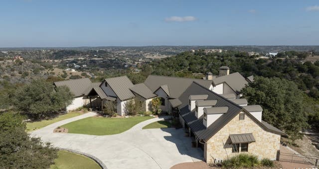 4-bedroom rental at 165 Painted Sky in Comfort, TX — photo 3