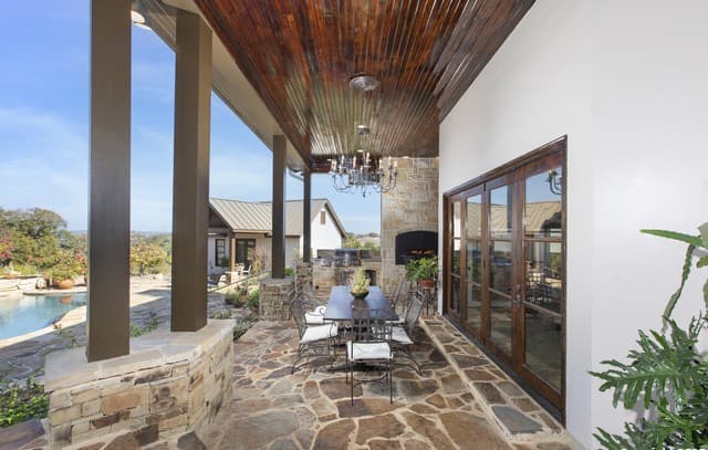 4-bedroom rental at 165 Painted Sky in Comfort, TX — photo 5