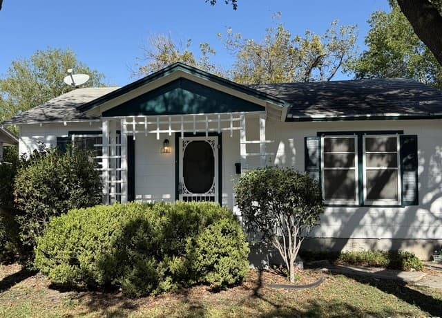2-bedroom rental at 419 Walton in San Antonio, TX — photo 1