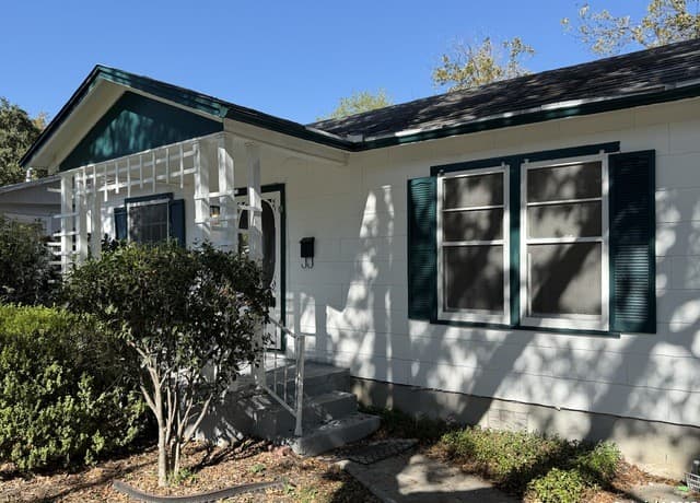 2-bedroom rental at 419 Walton in San Antonio, TX — photo 3