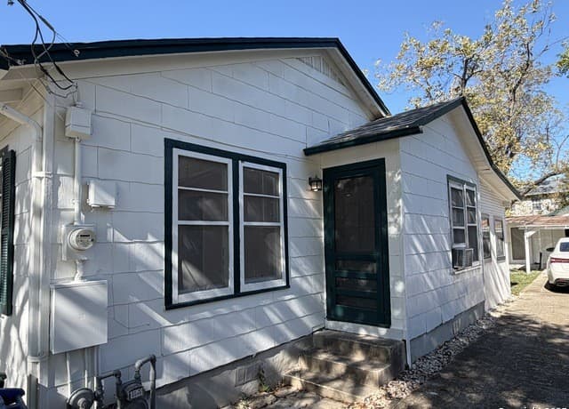2-bedroom rental at 419 Walton in San Antonio, TX — photo 4