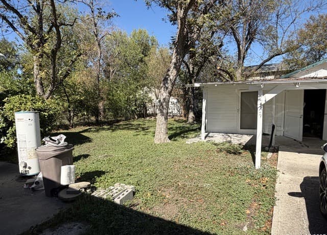2-bedroom rental at 419 Walton in San Antonio, TX — photo 5