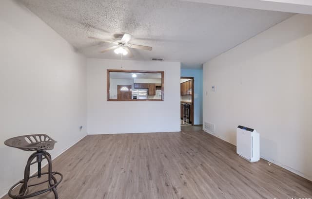 4-bedroom rental at 1415 Longhorn in Floresville, TX — photo 5