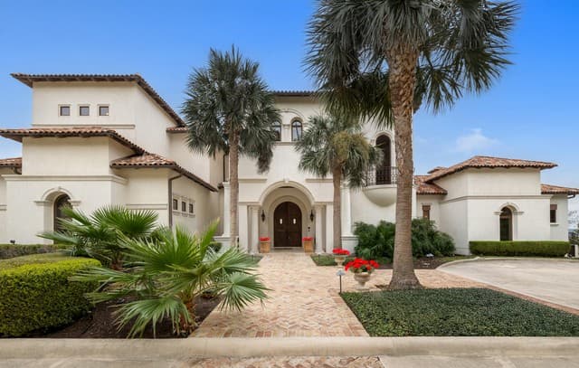 5-bedroom rental at 59 Majestic Way in San Antonio, TX — photo 1