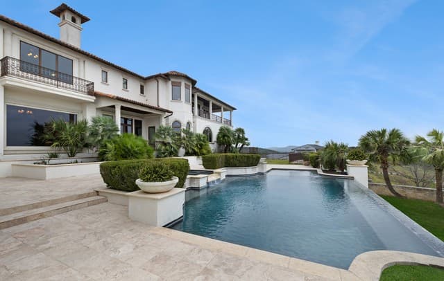 5-bedroom rental at 59 Majestic Way in San Antonio, TX — photo 3