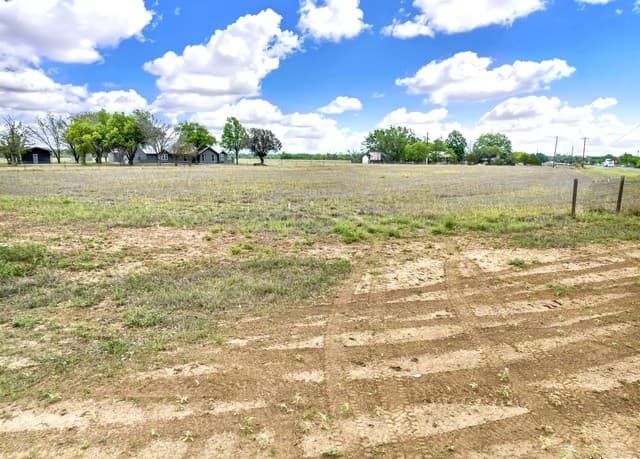 rental at LOT 4 Cr 343 in Hondo, TX — photo 2