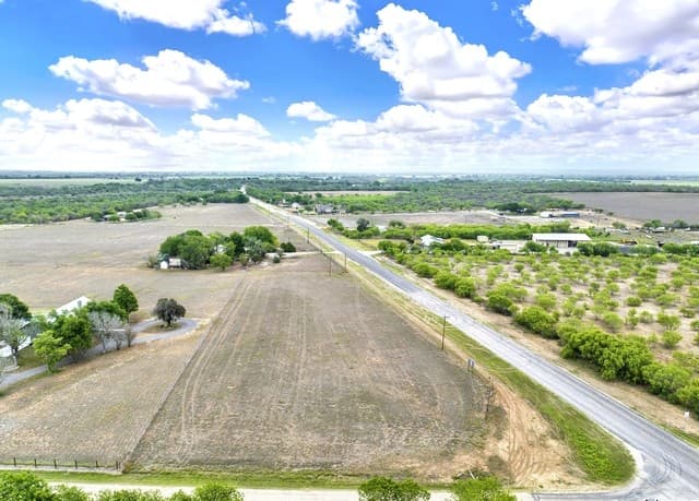 rental at LOT 4 Cr 343 in Hondo, TX — photo 3