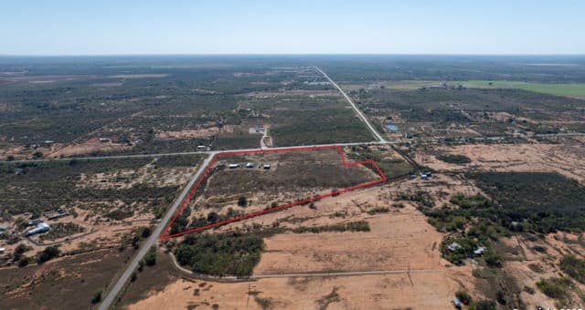 rental at 6286 Fm 2146 in Jourdanton, TX — photo 2