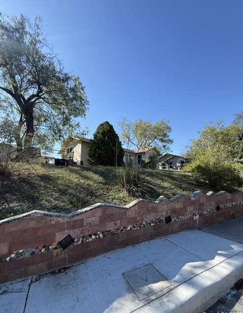 2-bedroom rental at 736 Fulton in San Antonio, TX — photo 2