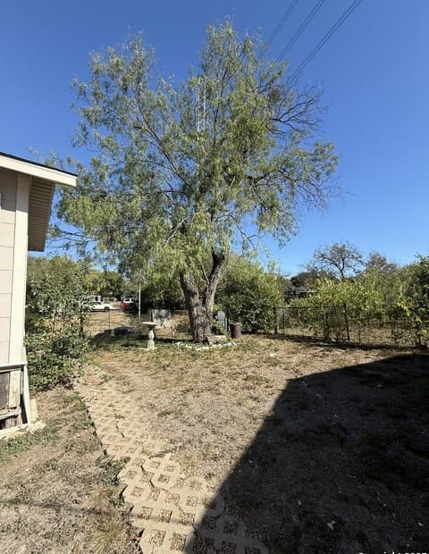 2-bedroom rental at 736 Fulton in San Antonio, TX — photo 5