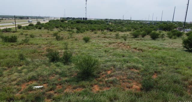rental at 2438 Interstate 35 in Cotulla, TX — photo 3