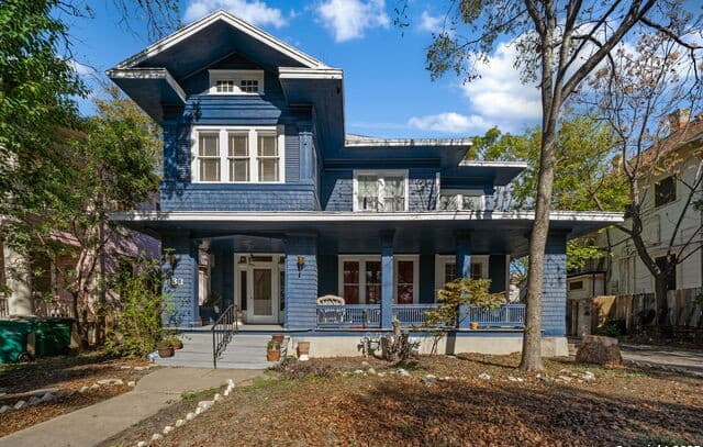 Home for sale at 433 W Woodlawn Ave in San Antonio, TX — photo 1