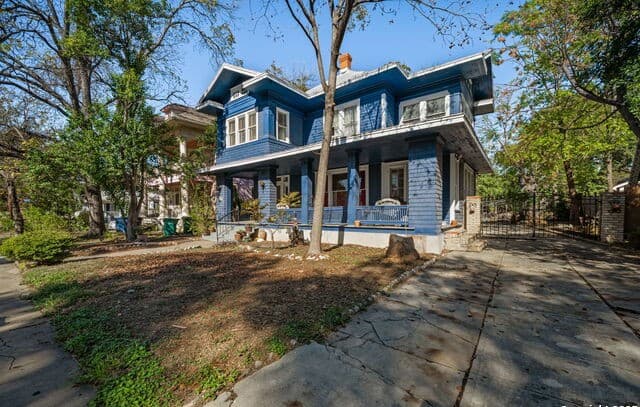 Home for sale at 433 W Woodlawn Ave in San Antonio, TX — photo 2