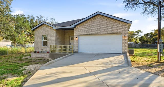 4-bedroom rental at 4606 Lee Way in Elmendorf, TX — photo 1
