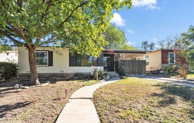 3-bedroom rental at 618 Sumner Dr in San Antonio, TX — photo 4