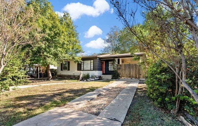 3-bedroom rental at 618 Sumner Dr in San Antonio, TX — photo 5