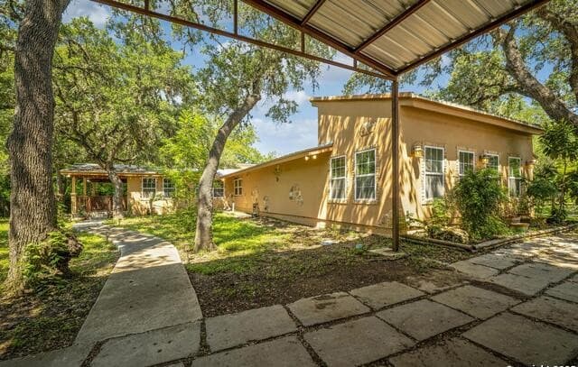 2-bedroom rental at 155 W Zavalla in San Antonio, TX — photo 2