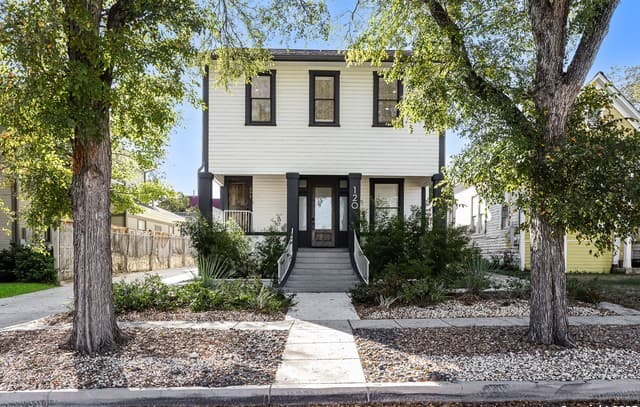 2-bedroom rental at 120 E Magnolia Unit 202 in San Antonio TX