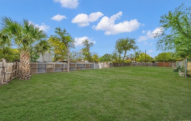 rental at 919 Saint Anthony in San Antonio, TX — photo 1
