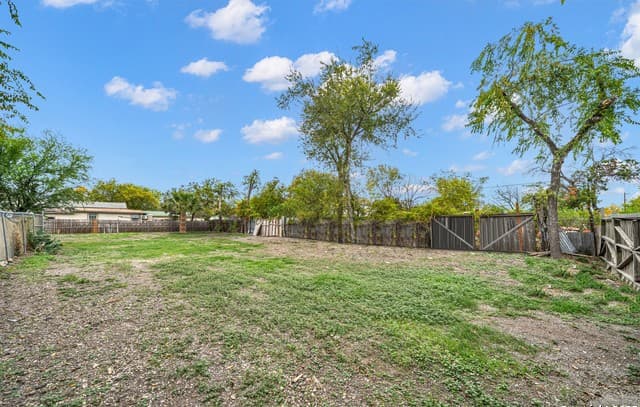 rental at 919 Saint Anthony in San Antonio, TX — photo 5