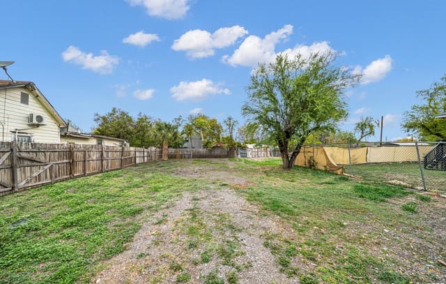 rental at 0 Westfall Ave in San Antonio, TX — photo 4
