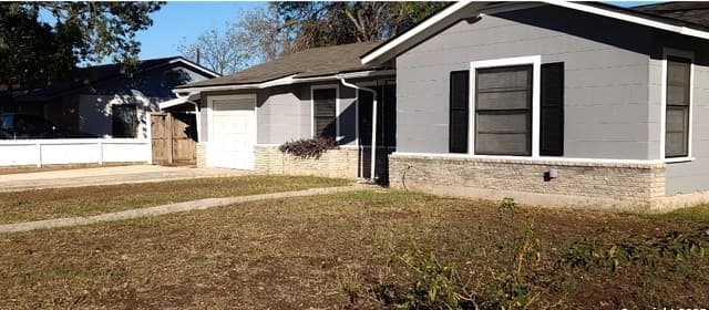 3-bedroom rental at 2625 Woodlawn in San Antonio, TX — photo 3