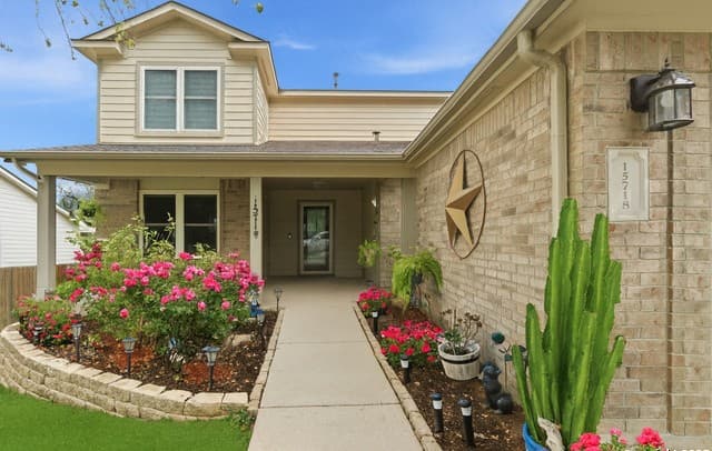 5-bedroom rental at 15718 Hastings Park in Selma, TX — photo 1