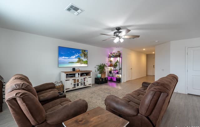 4-bedroom rental at 13255 Faxon Pass in San Antonio, TX — photo 5