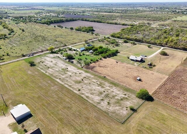 rental at TBD Cr 5718 E in Natalia, TX — photo 4