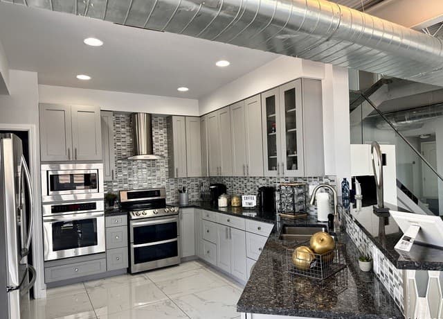 3-bedroom rental at 7701 Wurzbach Rd Unit 2301 in San Antonio, TX — photo 4