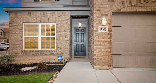 5-bedroom rental at 15102 Jetfire Point in San Antonio, TX — photo 2