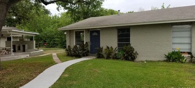 2-bedroom rental at 122 San Angelo in San Antonio, TX — photo 1