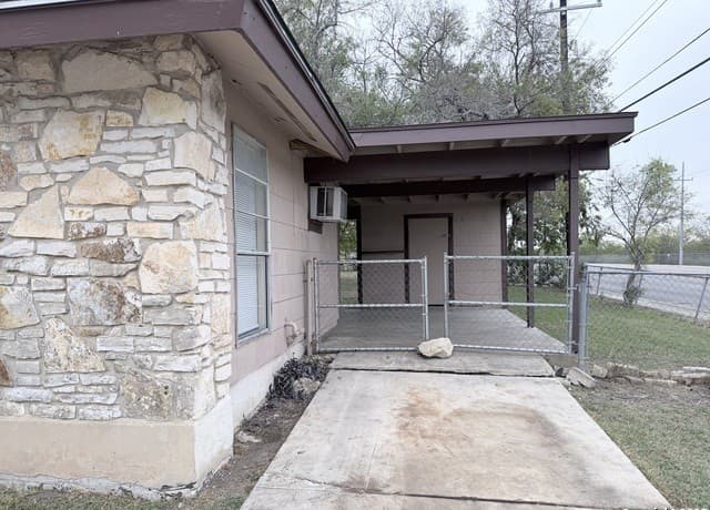 Home for sale at 558 Jamaica in San Antonio, TX — photo 2