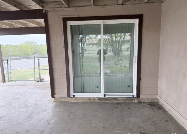 Home for sale at 558 Jamaica in San Antonio, TX — photo 5