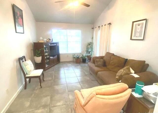 3-bedroom rental at 6418 Timberhill in San Antonio, TX — photo 5