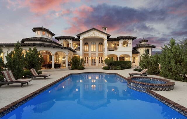 6-bedroom rental at 1418 Greystone in San Antonio, TX — photo 2