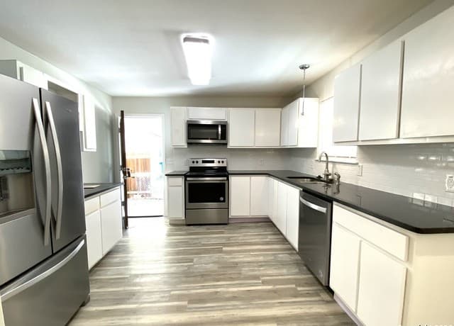 3-bedroom rental at 1138 Santa Anna in San Antonio, TX — photo 3