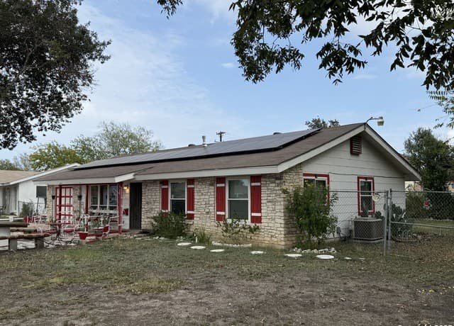 3-bedroom rental at 6918 Sun Valley Dr in San Antonio, TX — photo 4