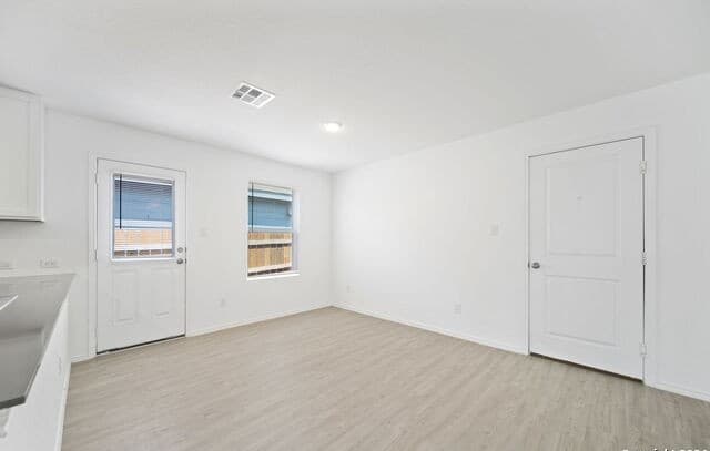 3-bedroom rental at 12942 Deep Eddy in St Hedwig, TX — photo 4