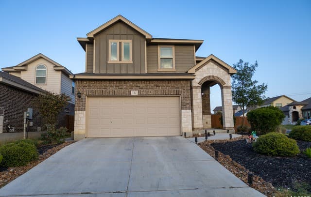 3-bedroom rental at 102 Katy Way in San Antonio, TX — photo 1