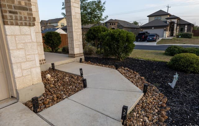 3-bedroom rental at 102 Katy Way in San Antonio, TX — photo 4