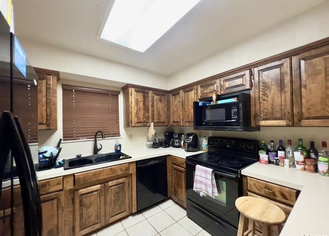 5-bedroom rental at 700 Mariposa Lane in Kenedy, TX — photo 3