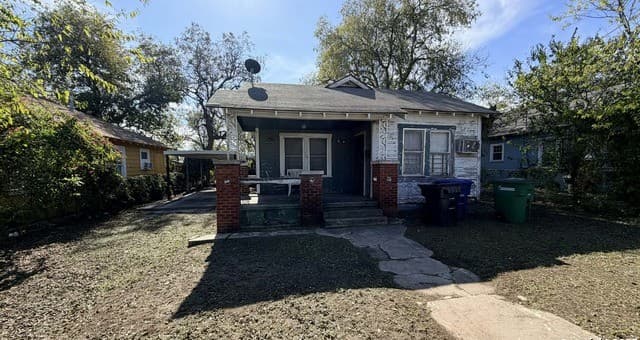 3-bedroom rental at 906 Canton in San Antonio, TX — photo 3