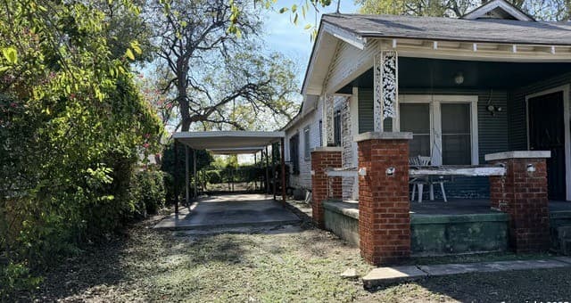 3-bedroom rental at 906 Canton in San Antonio, TX — photo 4
