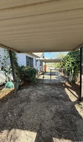 3-bedroom rental at 906 Canton in San Antonio, TX — photo 5