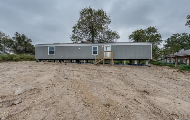 3-bedroom rental at 4634 Waterwood Pass in Elmendorf, TX — photo 2