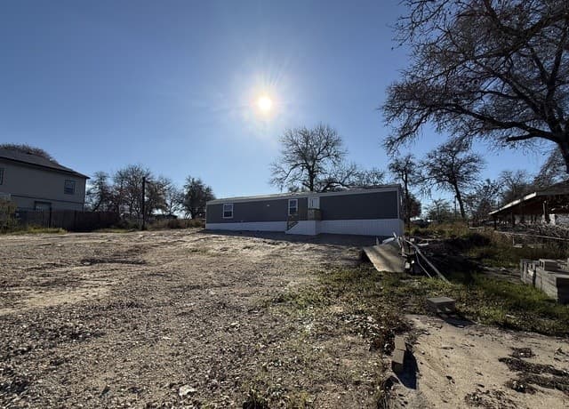 3-bedroom rental at 4634 Waterwood Pass in Elmendorf, TX — photo 4