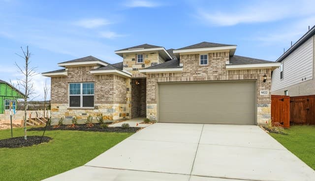 4-bedroom rental at 9522 Luke Path in San Antonio, TX — photo 3