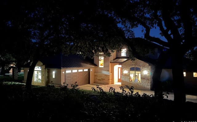 5-bedroom rental at 28 Boerne Stage Airfield in Boerne, TX — photo 3